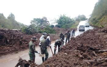 Satgas Gulbencal Lanjutkan Pembersihan Jalan Telege Atu–Ratawali, Progres Capai 80 Persen
