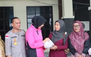 Sambut Ramadhan, Kapolres Aceh Tengah dan Bhayangkari salurkan Daging Meugang untuk Personel, Warakauri, dan Insan Pers