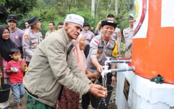 Kapolres Aceh Tengah Resmikan Sumur Bor ke-5 Bantuan Kapolda Aceh dan Mahasiswa STIK Angkatan 83 di Kuyun Uken