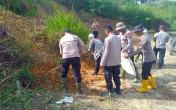 Polres Aceh Tengah dan BKO Brimob Kurve Dua Fasilitas Pendidikan di Jagong Jeget dan Ketol