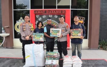 Kapolres Aceh Tengah Salurkan Bantuan Kurma dari Kapolda Aceh untuk Warga Terdampak dan Personel