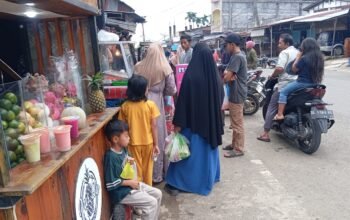 Hari Pertama Ramadan 1447 H, Pasar Takjil Blang Rakal Diserbu Pembeli