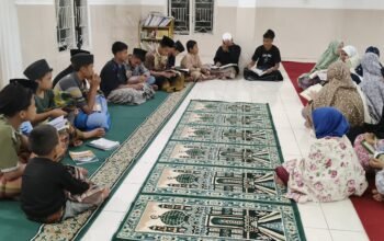 Tarawih Malam Kelima Ramadan di Masjid Almunawar Tambunan Khusyuk, Anak-anak Antusias Ikuti Tadarus