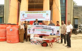 Baitul Mal Aceh Tamiang Menyerahkan Bantuan Sarana Pemulihan Hunian Dan Kondisi Sosial Warga Pasca Bencana