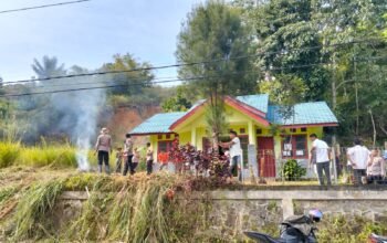 Ramadhan Penuh Kepedulian, Polsek Celala Pulihkan Polindes Ramung Ara Pascabencana