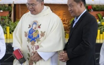 Bupati Humbang Hasundutan Ikuti Ibadah Minggu di Gereja Katolik Santo Fidelis