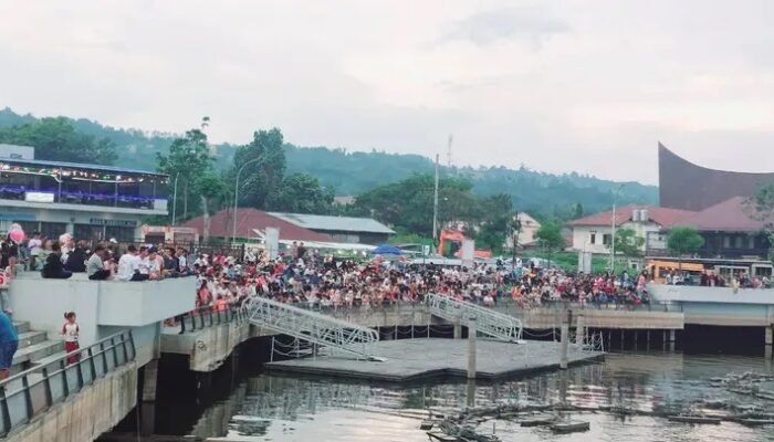 Samosir Padat saat Lebaran, Diserbu Wisatawan kawasan Danau Toba