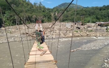 Satgas TNI Genjot Pembangunan Jembatan Gantung Desa Burlah, Progres Tembus 65 Persen