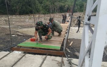 Satgas TNI Percepat Pembangunan Jembatan Gantung Desa Burlah, Progres Capai 77 Persen