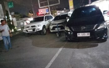 Antrean BBM di SPBU Tansaril Takengon Mengular, Pengawas Minta Warga Tidak Parkir di Depan Toko