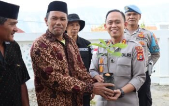 Jumat Barokah, Polres Aceh Tengah Salurkan Sembako ke warga terdampak dan Bibit Buah Dukung Green Policing