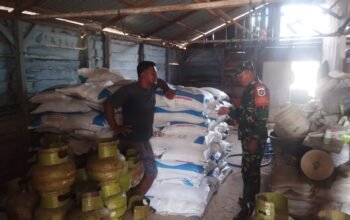 Babinsa Banda Mulia Pastikan Stok Pupuk Aman, Serka Erwan: Ketersediaan Pupuk Dongkrak Produktivitas Petani