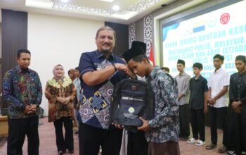 Bupati Aceh Tamiang Serahkan Bantuan Pendidikan dari Masyarakat Perlis Malaysia untuk Siswa dan Santri