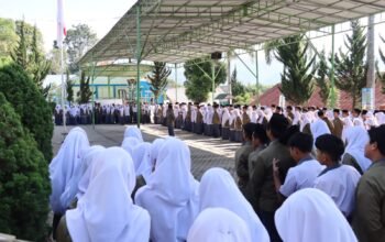 Polres Aceh Tengah Gelar Saweu Sikula di Dua Sekolah, Tanamkan Disiplin dan Nilai Kebangsaan kepada Pelajar