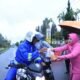 Polres Bener Meriah dan Bhayangkari Bagikan Takjil ke Pengendara, Perkuat Kepedulian di Bulan Ramadan