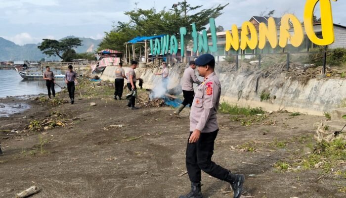 Aksi Cepat Brimob Polda Aceh Batalyon D Pelopor Bersihkan Danau Lut Tawar Pasca Longsor dan Banjir Bandang
