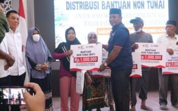 Wabup Aceh Tamiang Serahkan Bantuan Tunai PMI untuk Ribuan Korban Bencana Hidrometeorologi