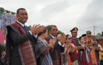 Defile Meriahkan Puncak Perayaan HUT ke-27 Kabupaten Toba di Balige Di Hadiri Seluruh  kecamatan Toba
