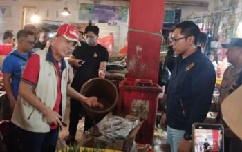 Satgas Saber Pangan Polresta Manado Sidak Pasar Bersehati, Temukan Dugaan Pengemasan Ulang Minyak Subsidi