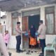 Brimob Kompi 3 Batalyon D Pelopor Bagikan Takjil kepada Warga di Kebayakan