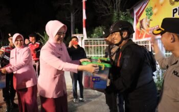 Kapolres dan Ketua Bhayangkari Aceh Tengah Kunjungi Pos Pengamanan Lebaran, Beri Dukungan untuk Petugas