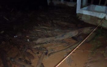 Babinsa Koramil 01/Lut Tawar Laporkan Sungai Meluap di Kampung Kenawat, Air Mulai Surut