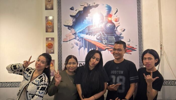 DJ Tessa Morena Sambangi CEO Warkop Stasiun Habib Harahap di Jombang di Sela Waktu Kosongnya