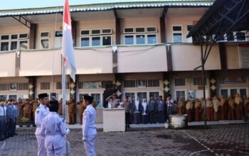 Hari Pertama Masuk Sekolah, Kapolres Aceh Tengah Ajak Siswa Gemar Baca Alquran dan Hindari Bullying