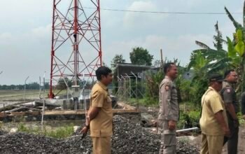 Tower Ilegal di Sumobito Disegel, Dugaan “Main Mata” Izin Menguat: Siapa Bermain di Balik Proyek?