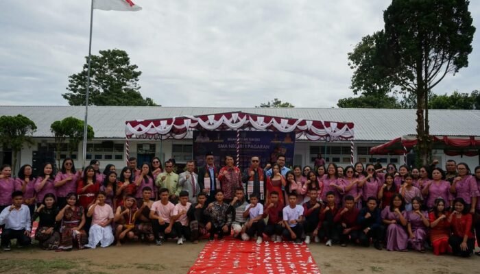 Semangati Anak Didik, Bupati Taput Hadiri Pentas Seni SMA Negeri 1 Pagaran