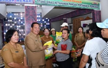 PEMKAB SAMOSIR GELAR GERAKAN PANGAN MURAH, DISERBU RATUSAN WARGA