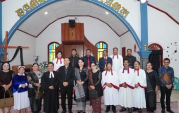 ‎Ibadah Jumat Agung di HKBP Simorangkir, Bupati Taput Ajak Jemaat Gaungkan Kembali Wisata Rohani Salib Kasih