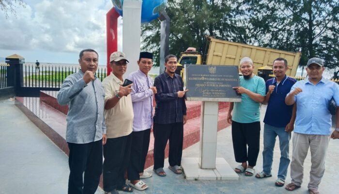 Isi Waktu libur, Kakankemenag Aceh Singkil Berwisata Religi ke Papan Tinggi Barus Tapteng