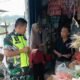 Babinsa Serda Agus Pantau Harga Sembako di Pasar, Kondisi Masih Stabil