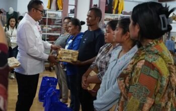 Bupati Taput Serahkan Santunan kepada Ahli Waris Korban Bencana Hidrometeorologi Tahun 2025