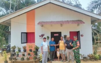 Babinsa Dampingi Penyerahan 25 Huntara untuk Korban Banjir di Aceh Tamiang