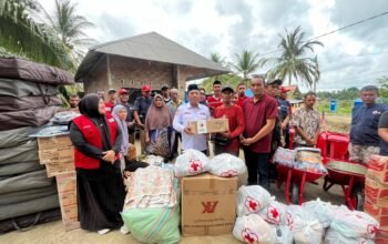 PMI Bireuen Gerak Cepat Salurkan Bantuan untuk Korban Banjir Desa Kapa
