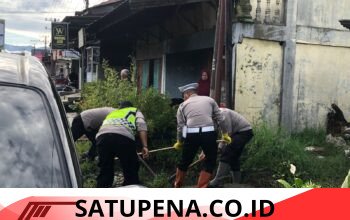 Satlantas Polres Aceh Tengah dan Polsek Bebesen Gotong Royong Bersama Warga Pulihkan Drainase, Antisipasi Banjir