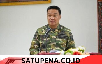 Bupati Humbang Hasundutan Hadiri Capping Day STIKes Kesehatan Baru Doloksanggul