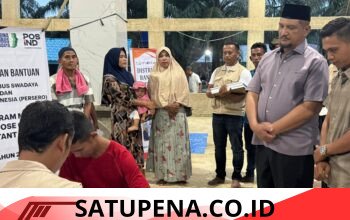 Bupati Armia Pahmi Serahkan Bantuan Tunai untuk Warga Terdampak Bencana Hidrometeorologi di Aceh Tamiang