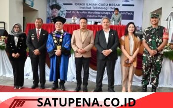 Bupati Humbahas Ikuti Orasi Ilmiah Guru Besar IT Del Prof Arnaldo Sinaga .