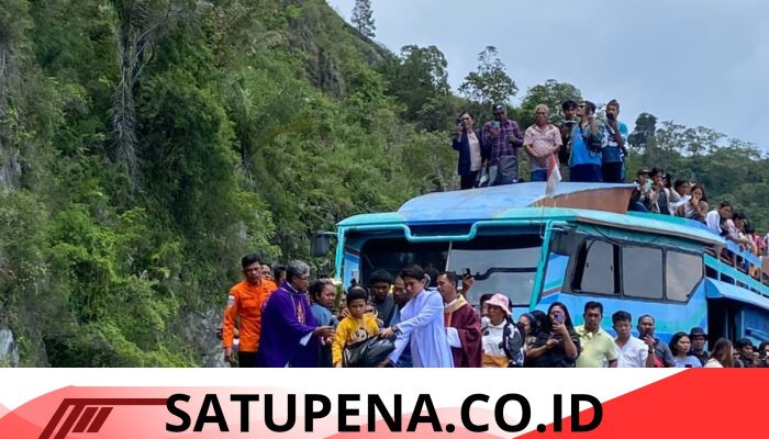 Korban Tenggelam Tidak Ditemukan, Keluarga Tabur Bunga tempat kejadian.