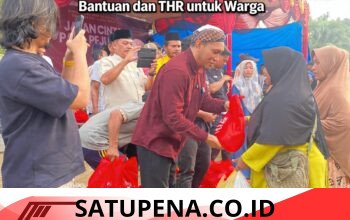 Tabligh Akbar di Sekerak, Ustadz Salim A Fillah Salurkan Bantuan dan THR untuk Warga Terdampak Bencana