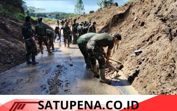 Gerak Cepat Dandim 0106/Aceh Tengah, Personel TNI Bersihkan Jalan Tertimbun Longsor di Mandale