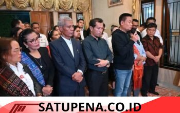 Bupati Humbang Hasundutan Bersama Ketua DPRD Melayat ke Rumah Duka Alm. Januard M.T. Simamora.