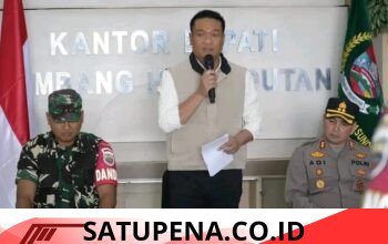 Apresiasi atas dedikasi personil TNIPolri dalam penanganan Bencana di Humbahas, Bupati berikan Penghargaan.