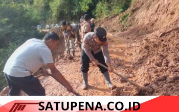 Akses Tunggal Pilar Wih Kiri–Tirmiara Rusip Antara Tertutup Longsor, Polisi dan Warga Bergerak Cepat Bersihkan Material