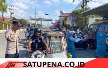 Jumat Berkah Polres Aceh Tengah Kembali Bagikan Makanan dan Bubur untuk Masyarakat di Depan Mapolres
