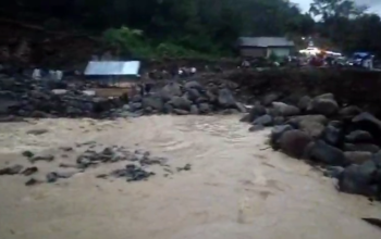 Air Meluap di Jembatan Wih Porak, Jalur Bireuen–Takengon Lumpuh Sementara