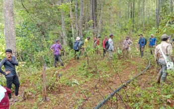 Warga PantanNangka Gotong Royong Perbaiki Pipa Air Bersih Secara Swadaya.